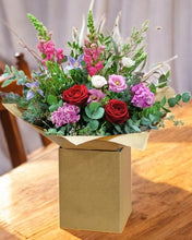 Load image into Gallery viewer, Amour Bouquet.