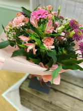 Load image into Gallery viewer, Boxed Hand Tied - Pink