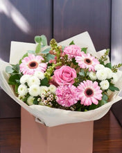 Load image into Gallery viewer, Pink Dreamscape Bouquet.
